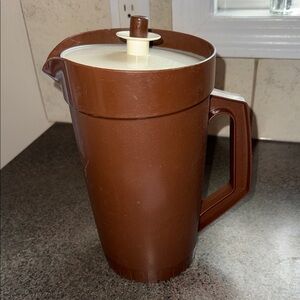 Brown Tupperware and lid juice container